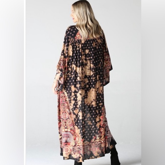 Just in @The King Kouture Boutique Long Black Floral Printed Kimono Med - Picture 7 of 9